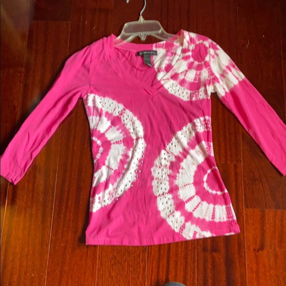 Adorable tye dye 3/4 sleeve shirt
